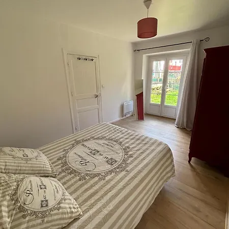 Maison Au Coeur De La Rue Pietonne 圣让皮耶德波尔